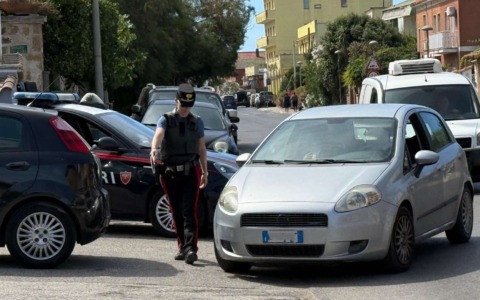 Arrestato 40enne con droga e pistola lanciarazzi ad Ardea