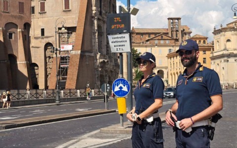 Automobilista denunciato per occultamento targa nella ZTL