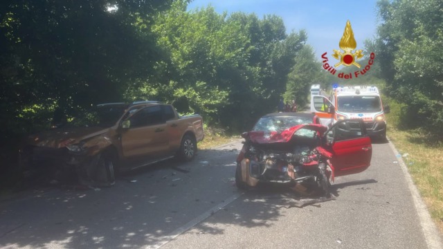 Incidente a Gallicano: 30enne elitrasportata in codice rosso