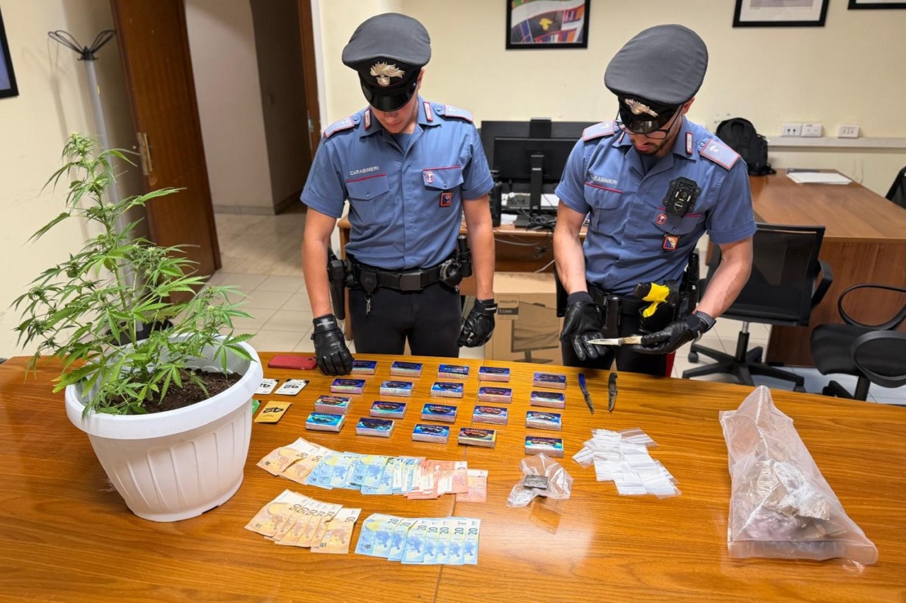 Scoperto un 15enne con 2 kg di hashish: sette arresti a Roma