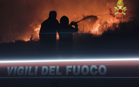 Incendio a Nerola: evacuate nove famiglie e chiusa la Salaria