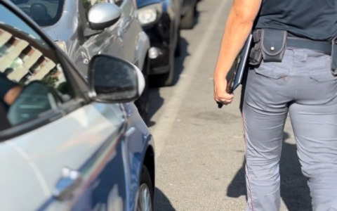 Arrestato per aver drogato un amico e rubato la fede nuziale