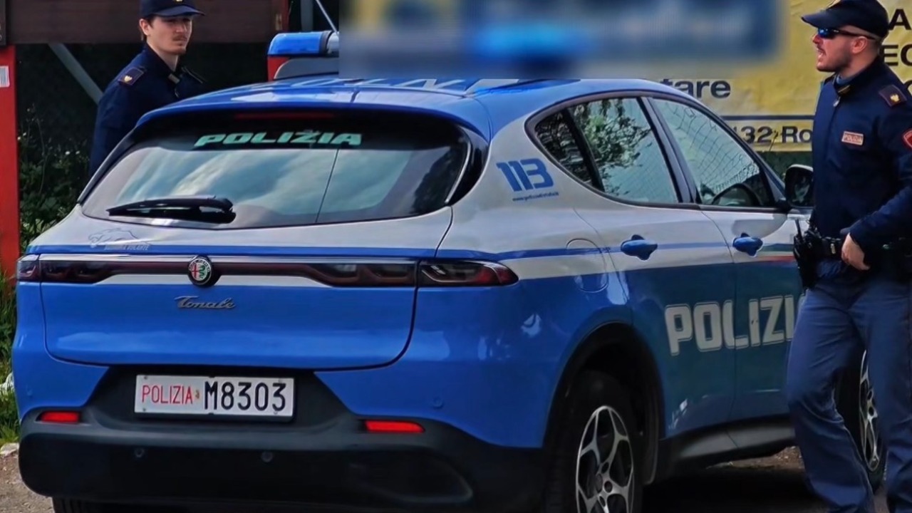Due esplosioni in condominio a Casal Bruciato, un ferito