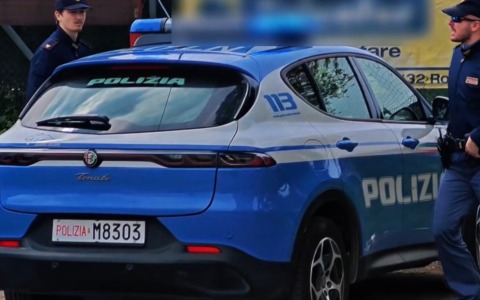 Due esplosioni in condominio a Casal Bruciato, un ferito