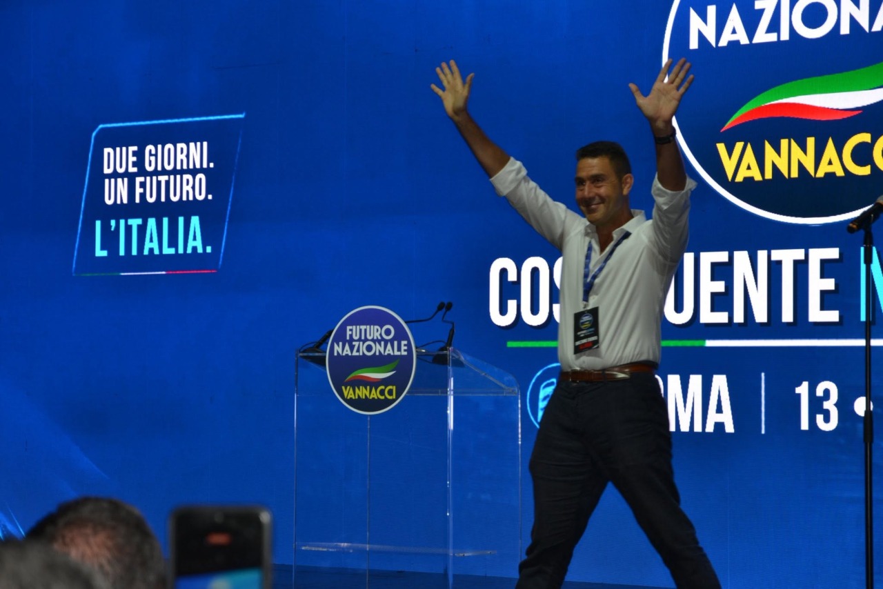 Roberto Vannacci lancia Futuro Nazionale: “Nessuna alleanza con Draghi”