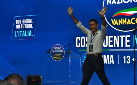 Roberto Vannacci lancia Futuro Nazionale: “Nessuna alleanza con Draghi”