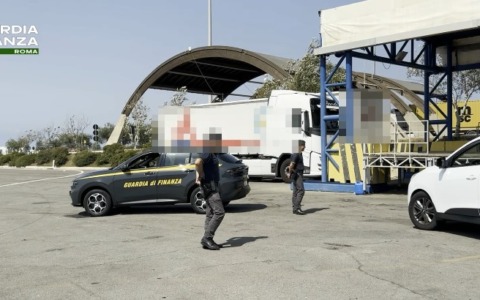Furto in casa, arrestati due georgiani sulla A12