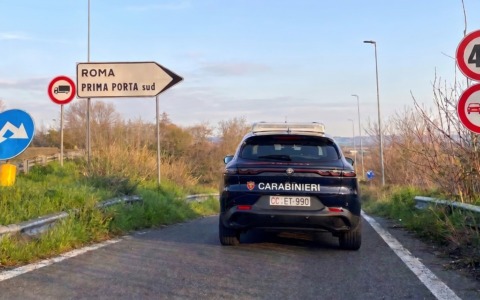 Fingendosi Carabinieri, rapinano un uomo a Prima Porta: arrestati