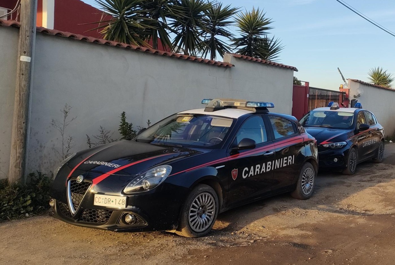 Arrestato un 14enne per aggressione ai genitori con un coltello