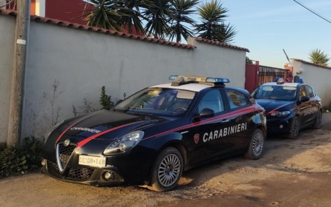 Arrestato un 14enne per aggressione ai genitori con un coltello