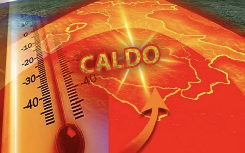 Caldo torrido e traffico intenso: Roma nel caos
