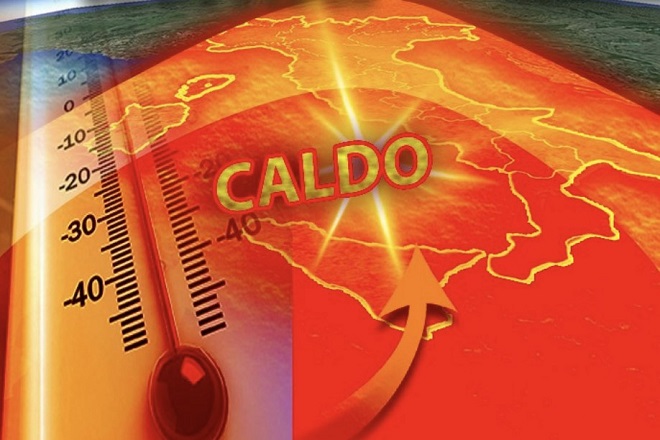 Caldo torrido e traffico intenso: Roma nel caos