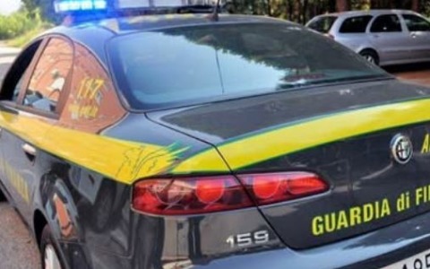 Sequestrati fucili e coltello dalla Guardia di Finanza