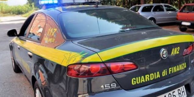 Sequestrati fucili e coltello dalla Guardia di Finanza