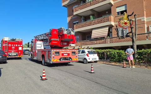 Incendio in palazzina a Roma, quattro persone ricoverate