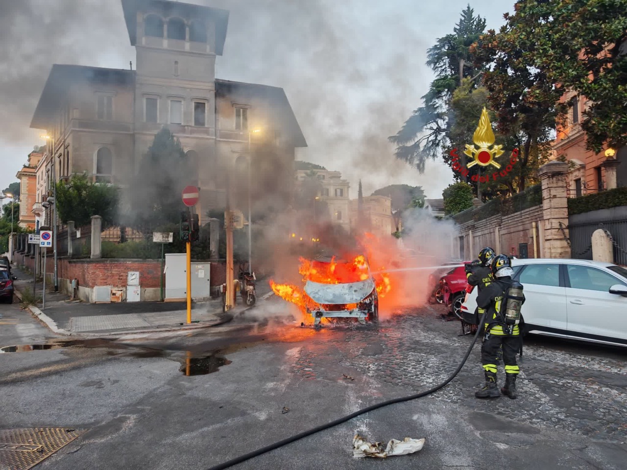 Incendio di un furgone in Viale dell’Università