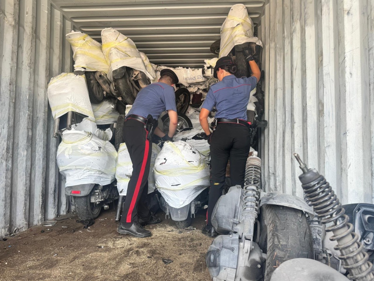 Scoperti 21 container con moto rubate a Ponte Galeria
