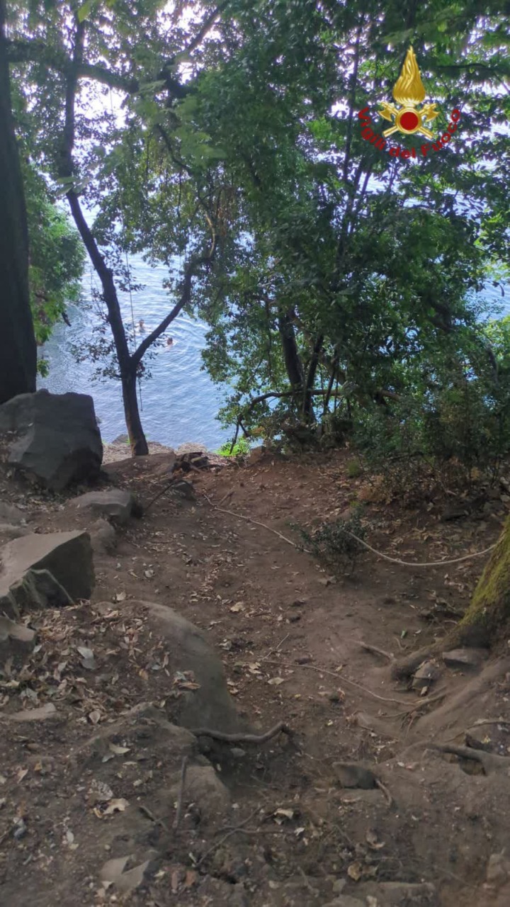 Giovane salvata dai Vigili del Fuoco dopo una caduta al lago