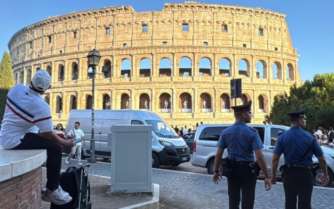 Controlli dei Carabinieri durante il concerto di Ultimo