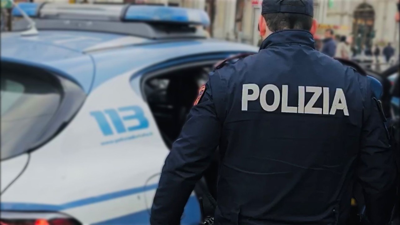 Arrestato automobilista dopo tentato investimento di agenti