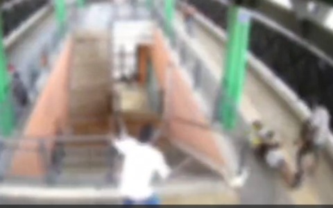 Omicidio in stazione: il killer colpisce anche dopo il delitto