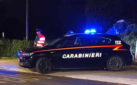 Prima Porta, sperona l’auto dei carabinieri: arrestata 20enne