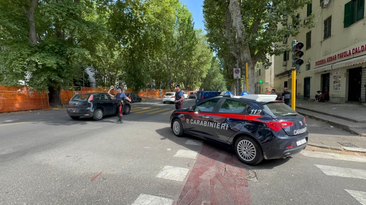 Roma, operazione antidroga: 16 arresti e oltre 1,4 chili sequestrati