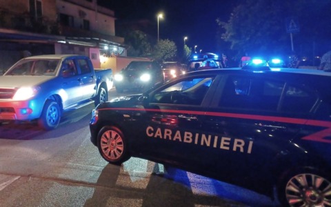 Accoltella il compagno: divieto di avvicinamento e braccialetto