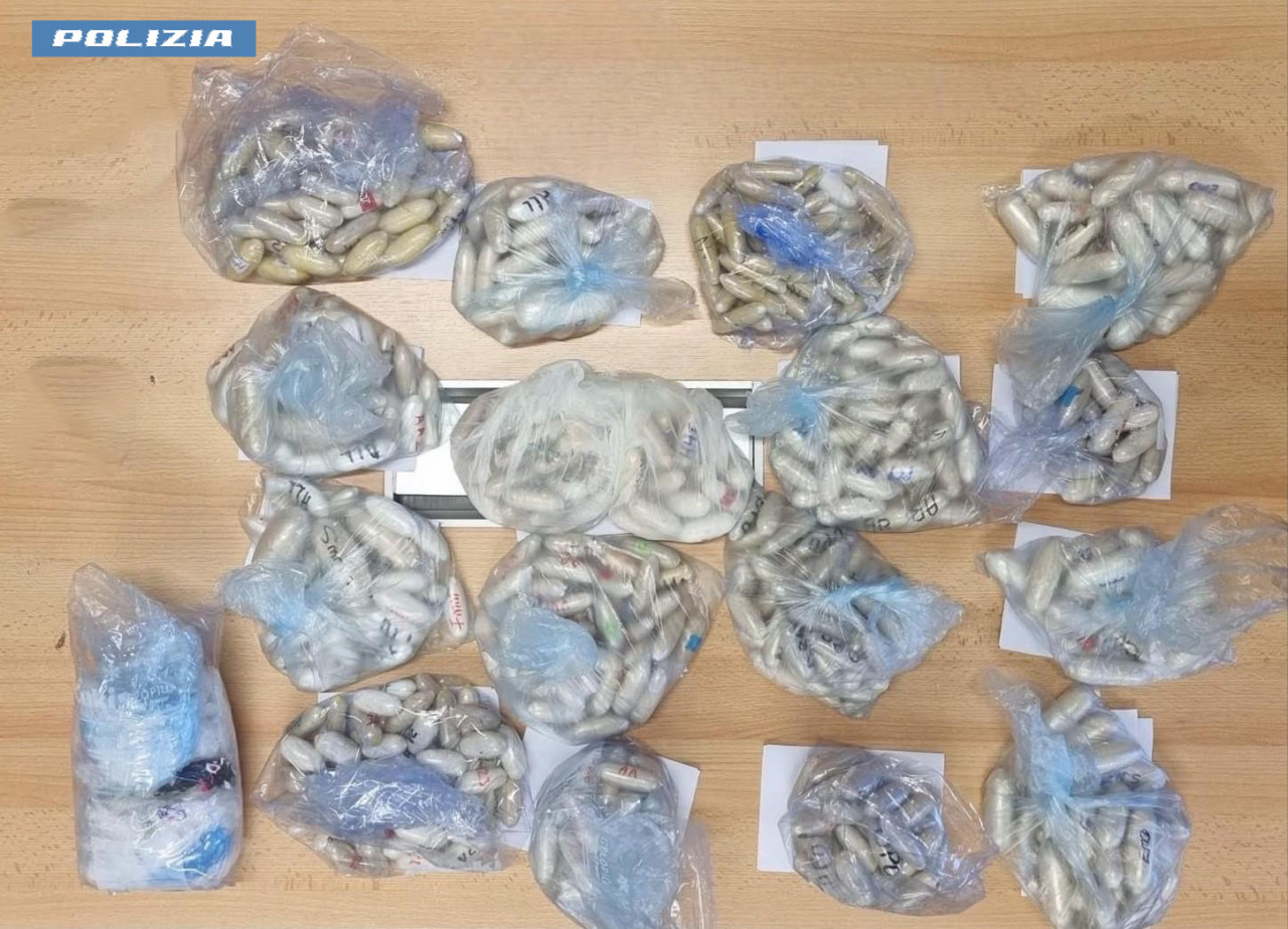 Roma Termini, nello zaino 7,8 chili di cocaina ed eroina