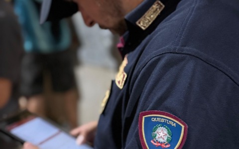 Casilino, 7 arresti per droga: borselli e auto usati come nascondigli