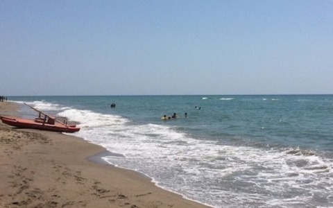 Ombrelloni occupati, lite ad Anzio: sei persone denunciate