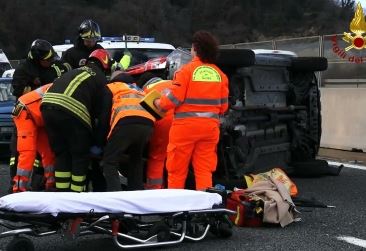 Nettuno, moto contro auto: muore a 32 anni
