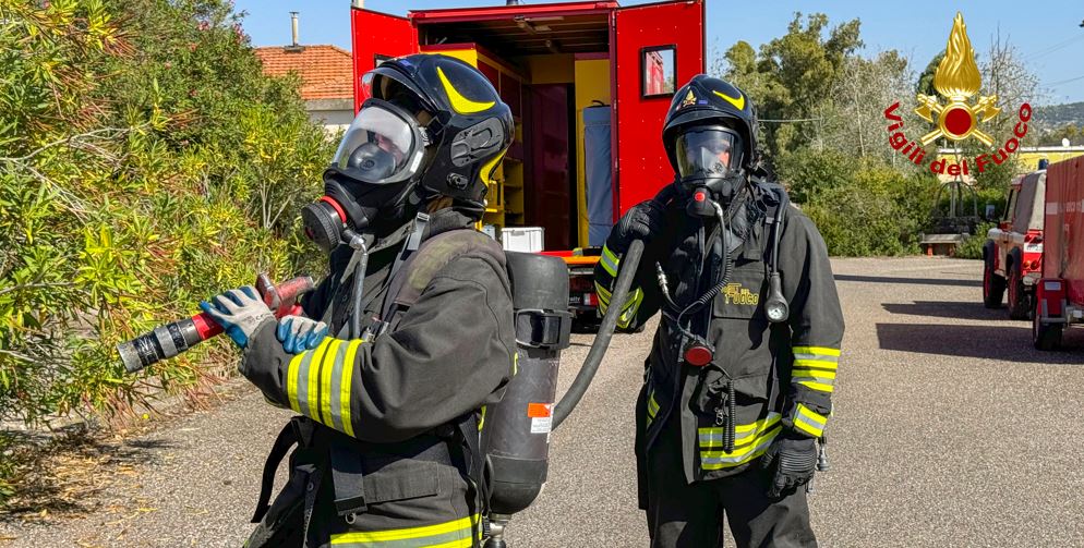 Tre incendi a Roma: evacuata una palazzina, Pontina chiusa