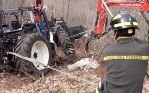 Trattore si ribalta a Castel D’Asso: uomo in gravi condizioni