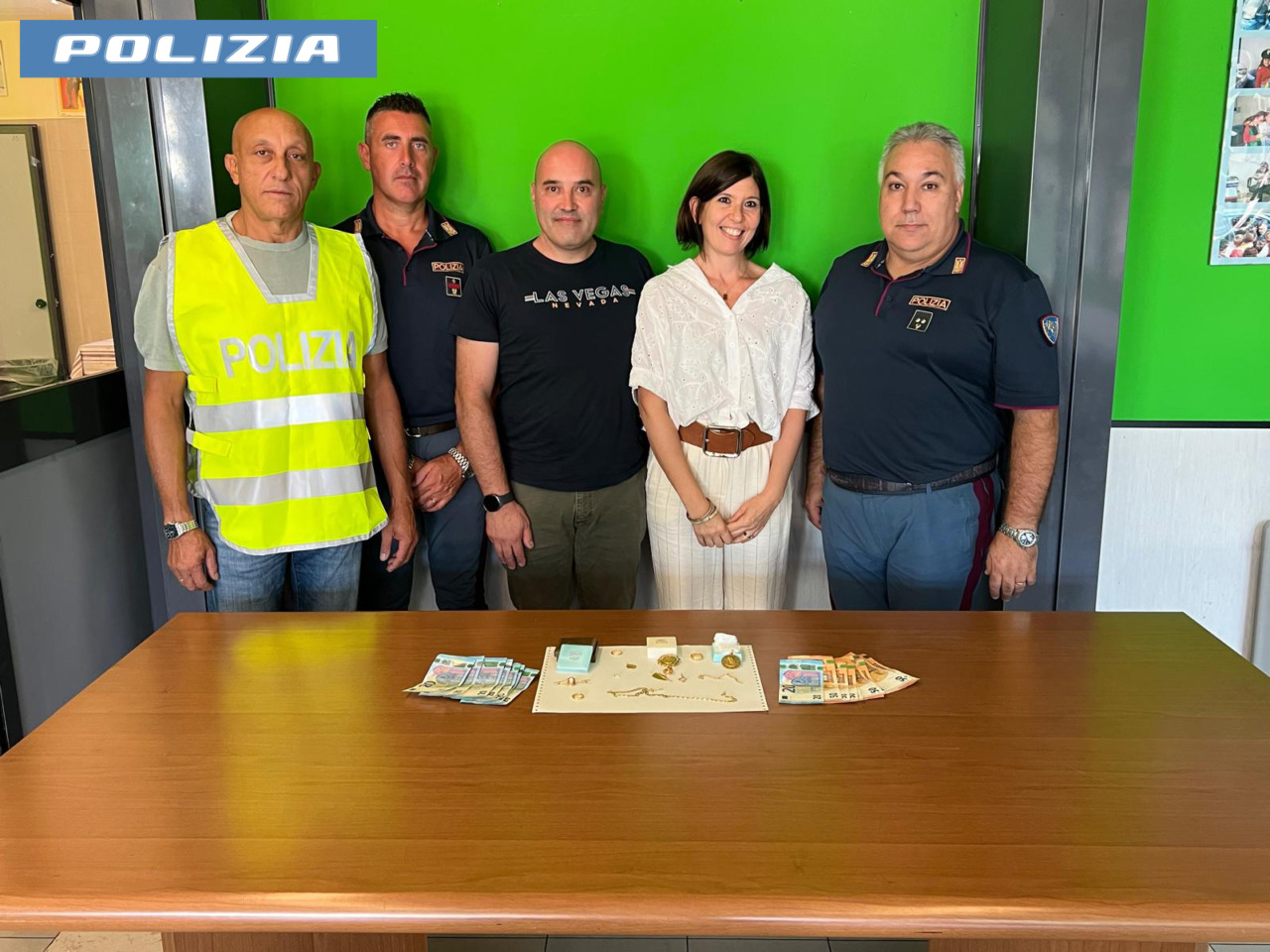 Truffa a un’anziana nel Senese: arrestato anche un minore