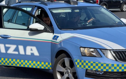 A1, fermata con due chili di hashish nell’auto