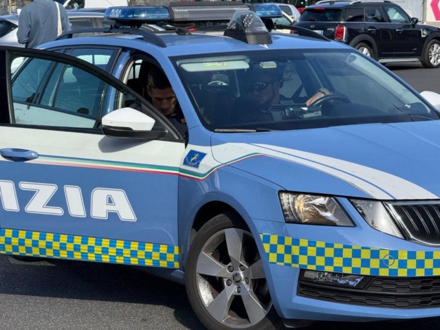 A1, fermata con due chili di hashish nell’auto