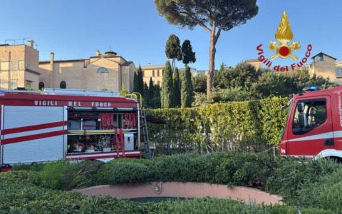 Incendio a un quadro elettrico in un hotel di via del Gianicolo