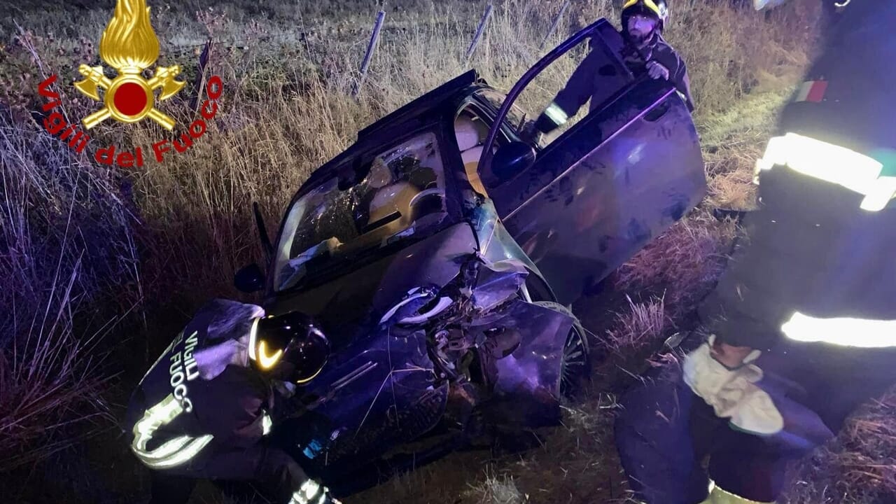Auto nella scarpata tra Lazio e Toscana: gravi due romani