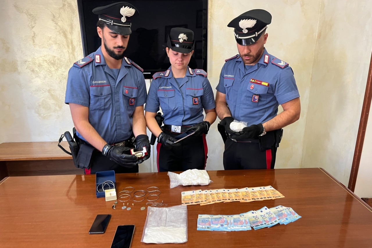 Finto carabiniere, tentata truffa a un’anziana: due arresti