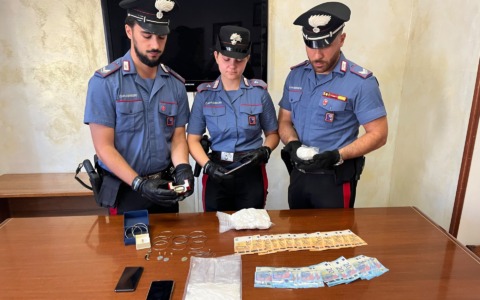 Finto carabiniere, tentata truffa a un’anziana: due arresti