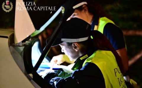 Ostia, auto travolge padre e figlia: morto un 91enne