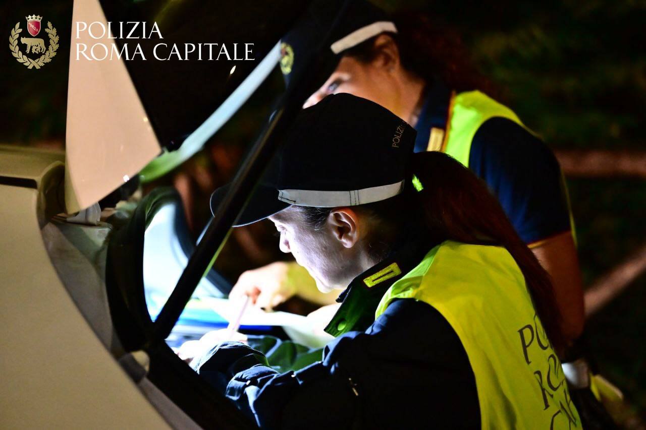 Ostia, auto travolge padre e figlia: morto un 91enne