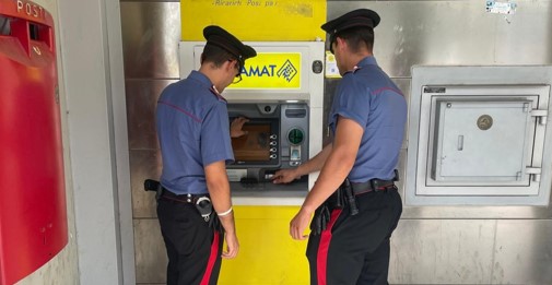 Rapina al bancomat a Roma, due arresti dopo l’inseguimento