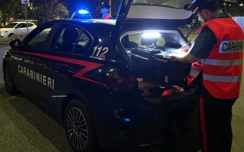 Rapina in un minimarket, arrestato 38enne a Roma