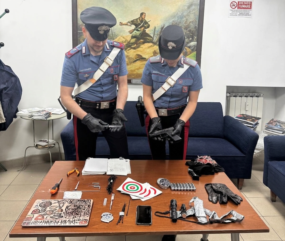 Paura in un coffee shop: 29enne con pistola ad aria compressa