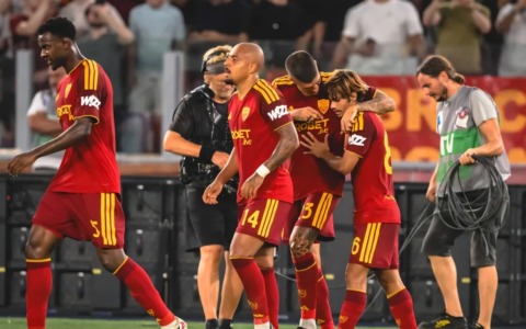 Roma travolgente: Fiorentina ko 4-0, Malen cala il tris