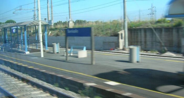 Senza dimora morto nel sottopasso della stazione Torricola