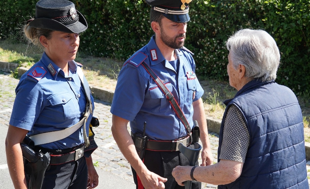 Truffa a un’anziana: arrestata una finta carabiniera. IL VIDEO