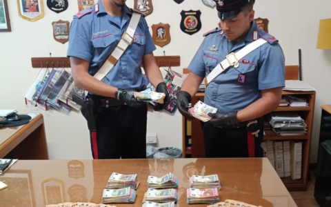 Velletri, 19enne denunciato: sequestrati droga, munizioni e 44mila euro